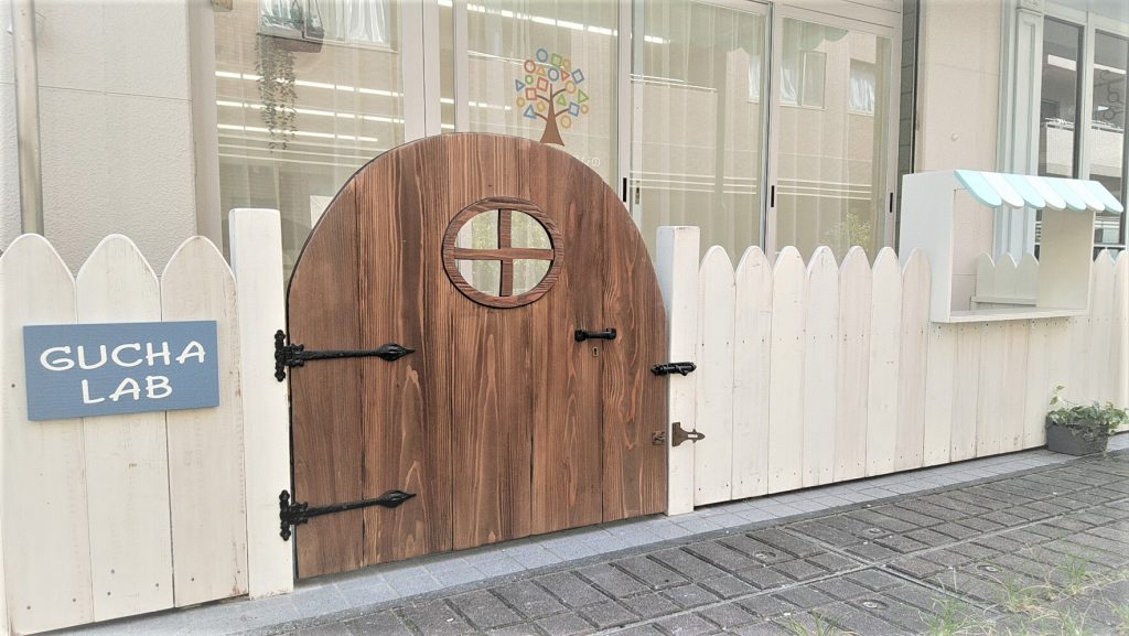 可愛い木製ドア製作